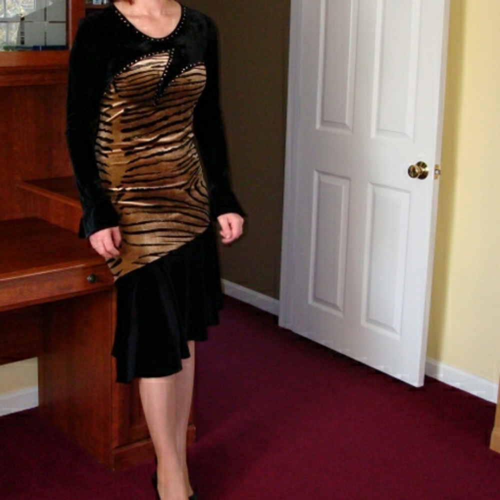 VELVET DRESS - Picture 5 of 7